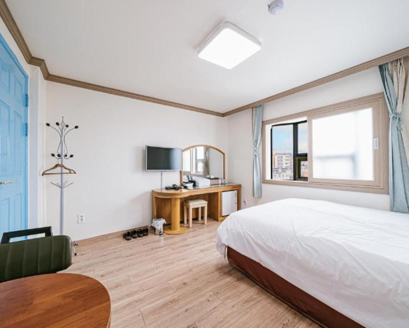 Top Island Hotel Jeju Exterior photo